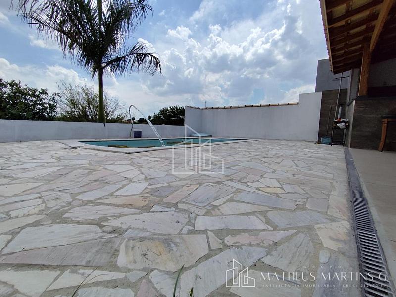 Uma casa que une a força da modernidade e o refinamento do rústico, trazendo a leveza do interior e a segurança que sua família precisa! — foto 3