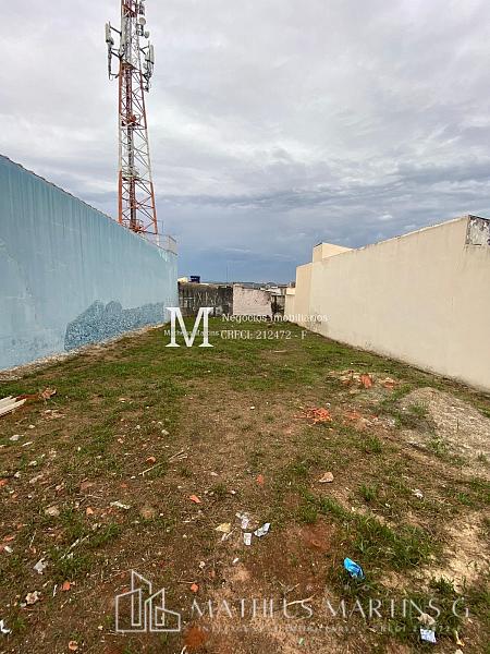 Terreno com boa metragem, topografia em declívio e pronto para construir — foto 2