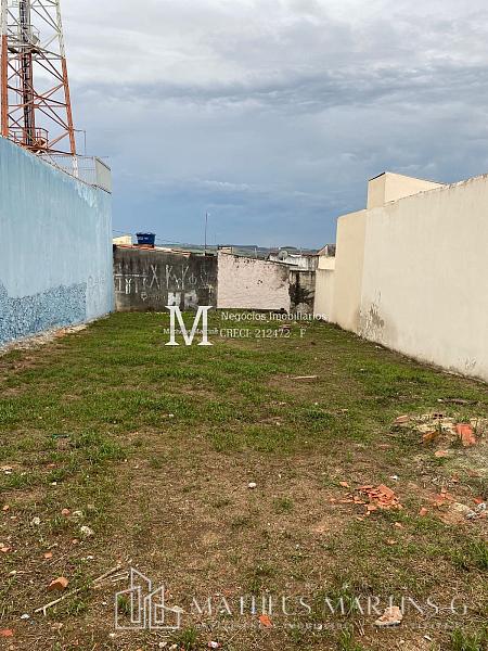 Terreno com boa metragem, topografia em declívio e pronto para construir — foto 4