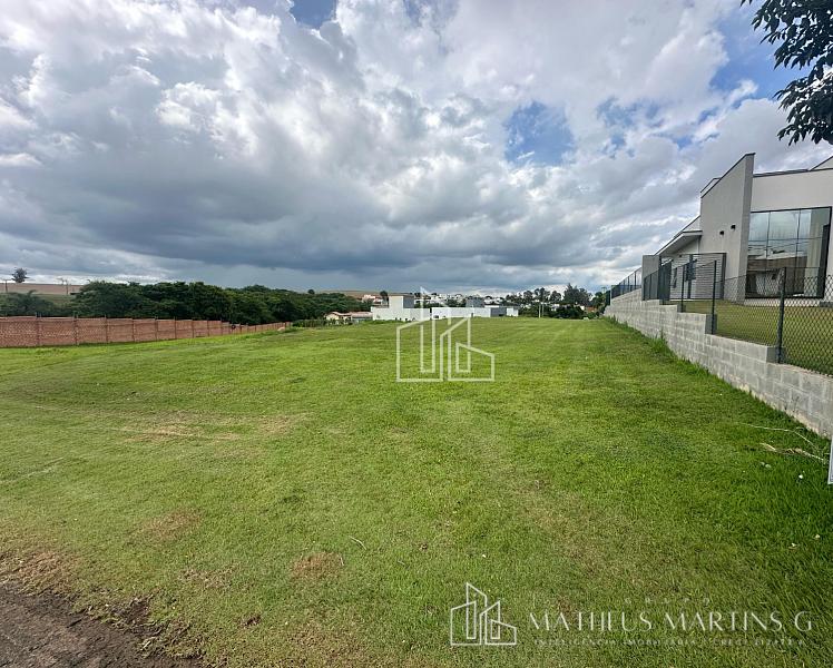 Terreno à Venda em Condomínio Fechado: Segurança e Privacidade — foto 4