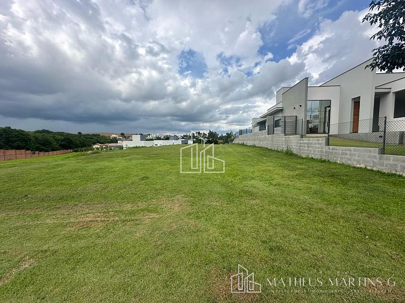 Terreno à Venda em Condomínio Fechado: Segurança e Privacidade — foto 5