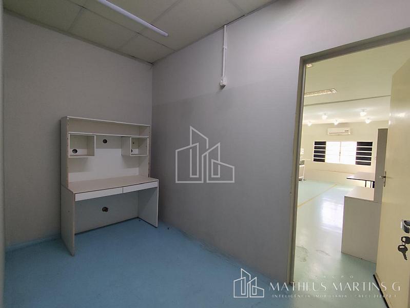 Excelente Galpão a venda no bairro Jardim Celani — foto 8