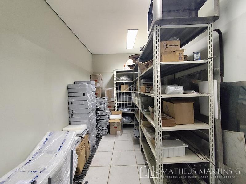 Excelente Galpão a venda no bairro Jardim Celani — foto 11