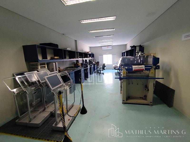 Excelente Galpão a venda no bairro Jardim Celani — foto 12