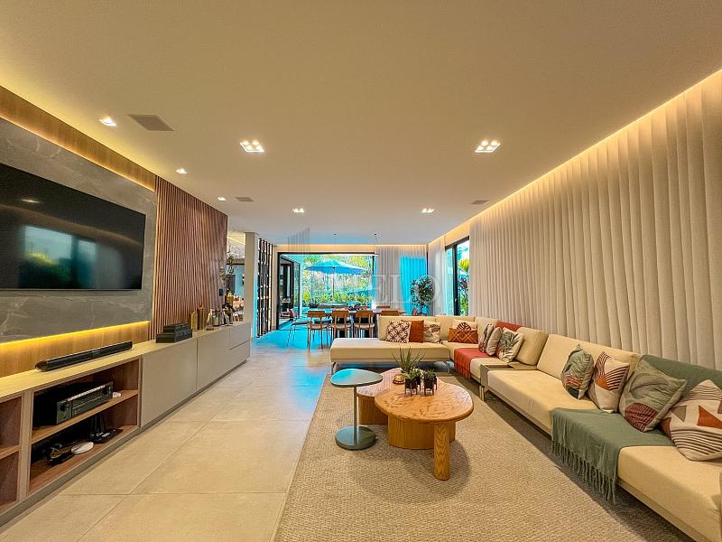 CASA DE ALTO PADR�O � VENDA | VISTA DEFINITIVA PARA A MATA ALPHAVILLE VESPASIANO 27