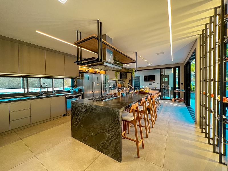 CASA DE ALTO PADR�O � VENDA | VISTA DEFINITIVA PARA A MATA ALPHAVILLE VESPASIANO 39