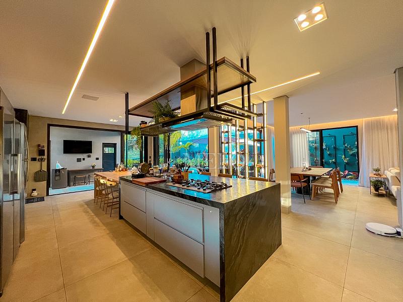 CASA DE ALTO PADR�O � VENDA | VISTA DEFINITIVA PARA A MATA ALPHAVILLE VESPASIANO 41