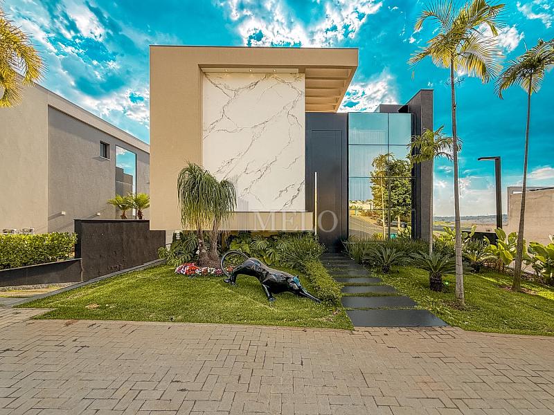 Uma casa que impressiona na chegada e conquista pela vista. 1