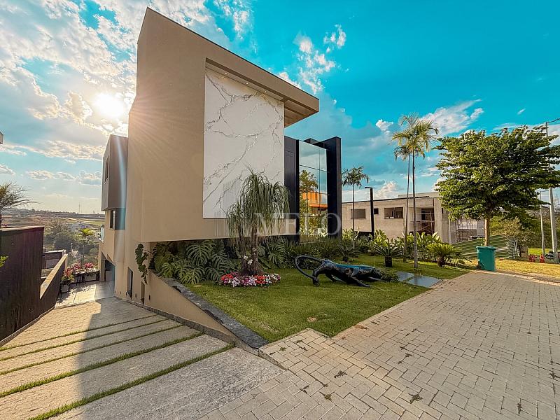 Uma casa que impressiona na chegada e conquista pela vista. 2