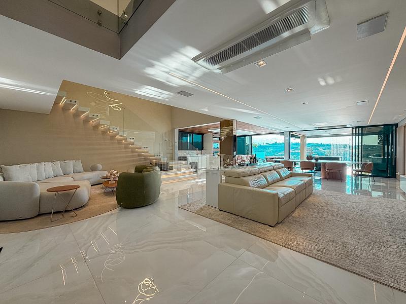 Uma casa que impressiona na chegada e conquista pela vista. 4