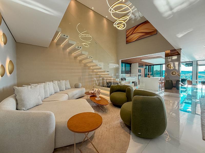 Uma casa que impressiona na chegada e conquista pela vista. 7
