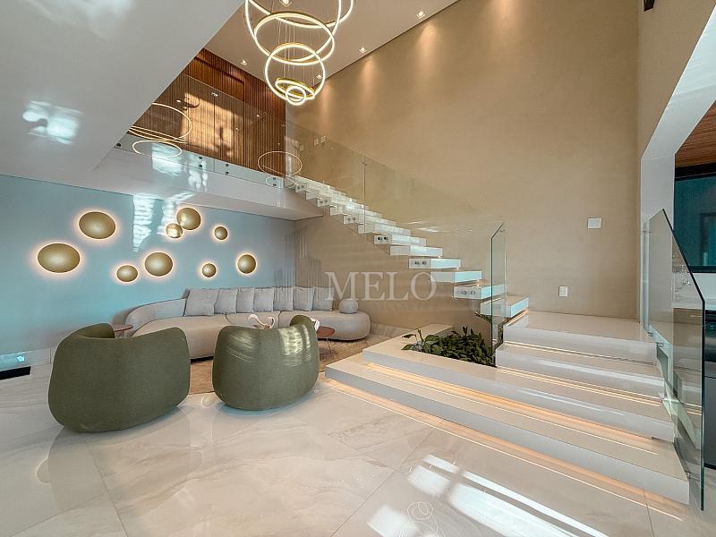 Uma casa que impressiona na chegada e conquista pela vista. 10