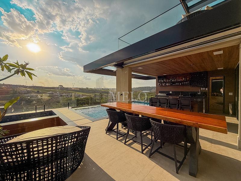Uma casa que impressiona na chegada e conquista pela vista. 21