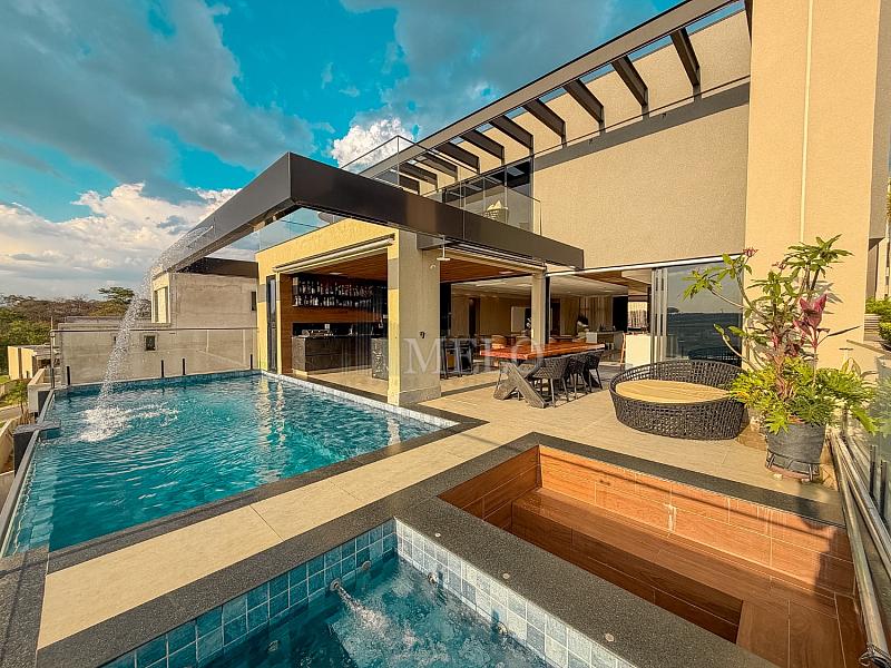 Uma casa que impressiona na chegada e conquista pela vista. 23