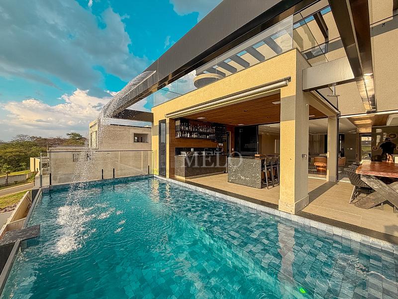 Uma casa que impressiona na chegada e conquista pela vista. 27