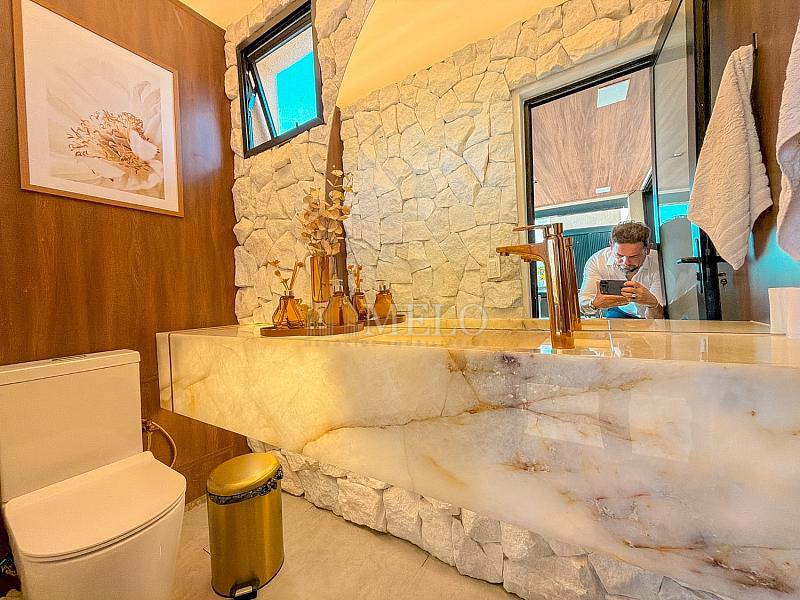 Uma casa que impressiona na chegada e conquista pela vista. 30