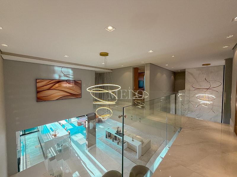 Uma casa que impressiona na chegada e conquista pela vista. 31