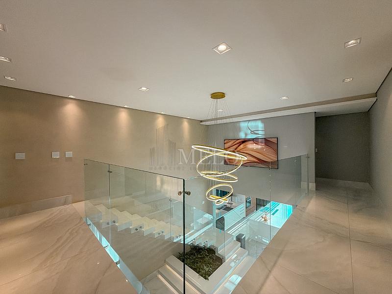 Uma casa que impressiona na chegada e conquista pela vista. 32