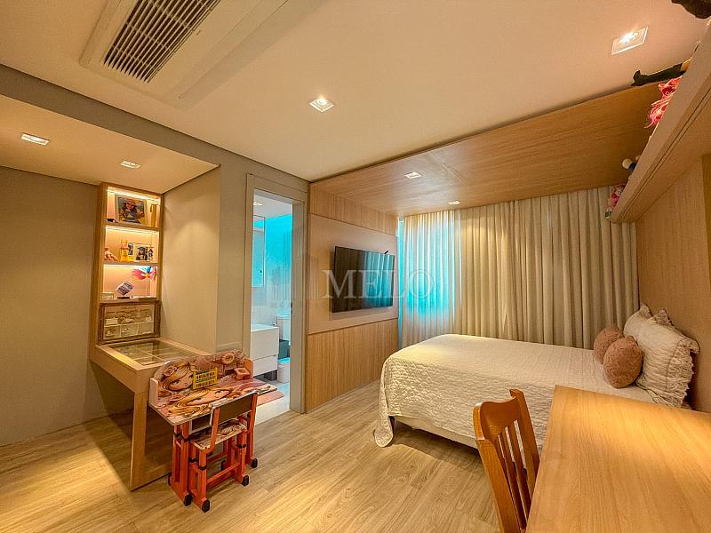 Uma casa que impressiona na chegada e conquista pela vista. 33