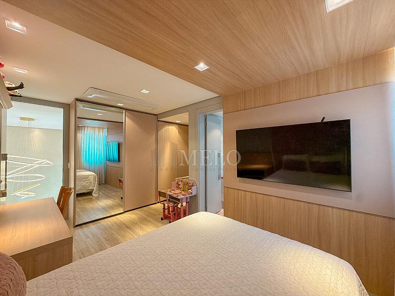 Uma casa que impressiona na chegada e conquista pela vista. 34