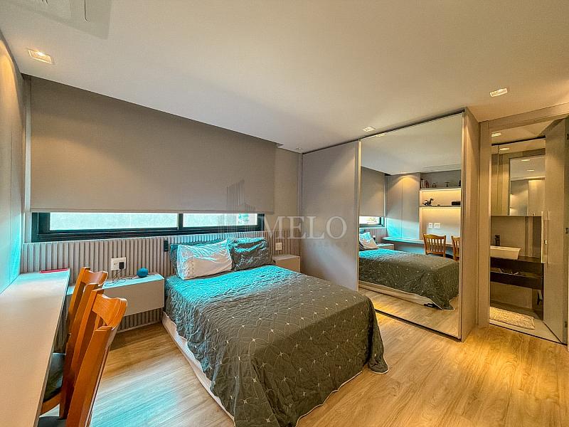 Uma casa que impressiona na chegada e conquista pela vista. 35