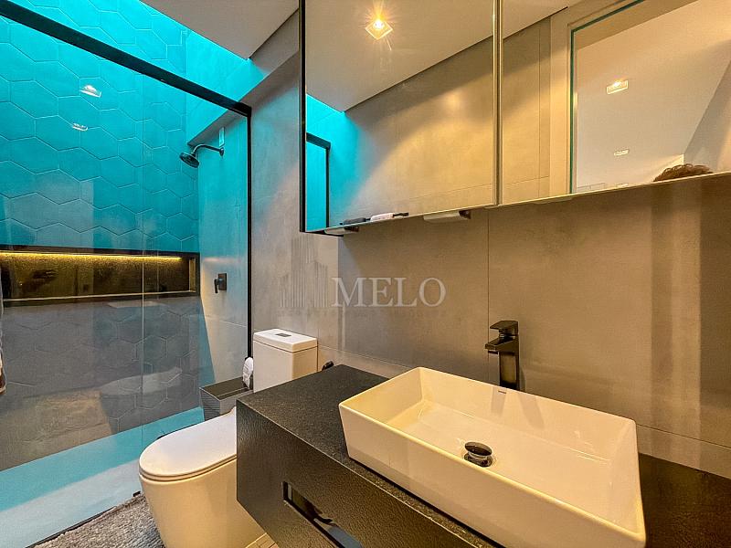 Uma casa que impressiona na chegada e conquista pela vista. 37
