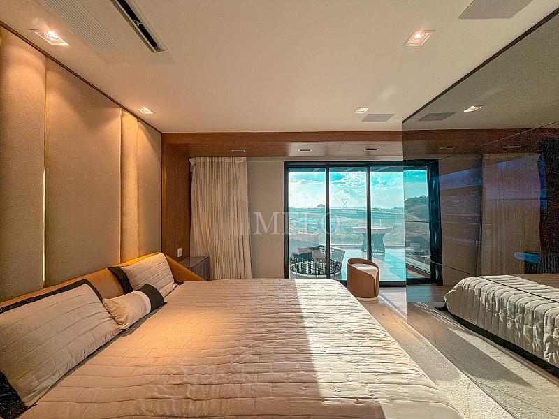Uma casa que impressiona na chegada e conquista pela vista. 38