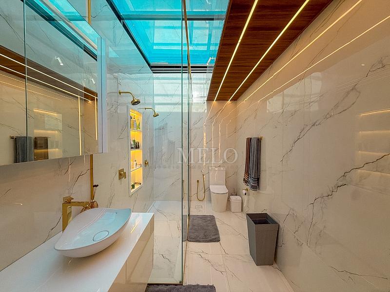 Uma casa que impressiona na chegada e conquista pela vista. 43