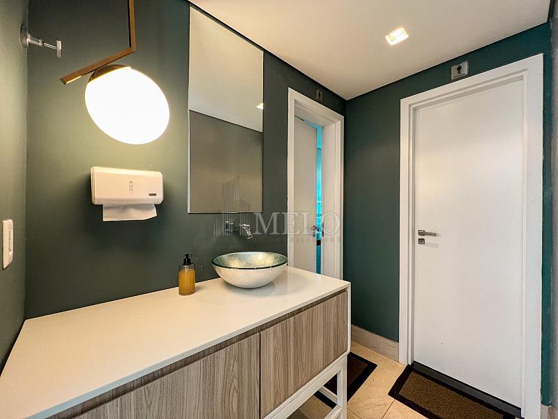 Lind�ssimo Apartamento no Cidade Nova para quem valoriza  exclusividade e alto padr�o a Venda por R$2.650.000,00. 37