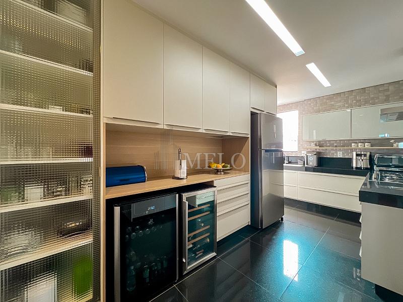 Lind�ssimo Apartamento no Cidade Nova para quem valoriza  exclusividade e alto padr�o a Venda por R$2.650.000,00. 12