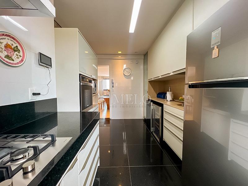 Lind�ssimo Apartamento no Cidade Nova para quem valoriza  exclusividade e alto padr�o a Venda por R$2.650.000,00. 13