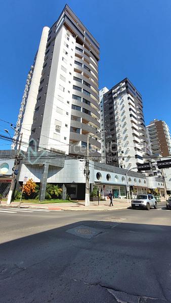 Apartamento semi mobiliado no centro em Crici�ma, 2 quartos sendo 1 su�te 17