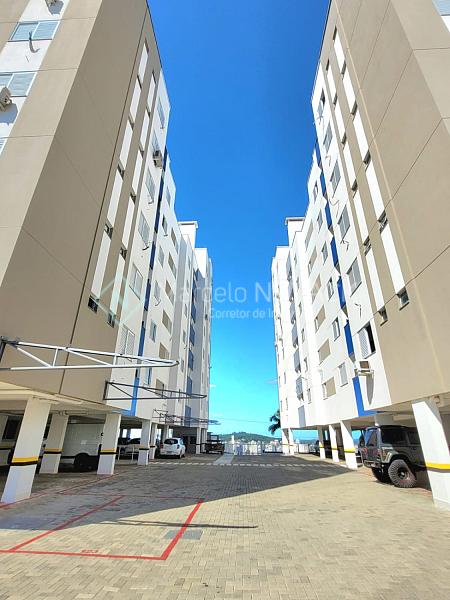 Apartamento semi mobiliado em Crici�ma, bairro Santa Catarina, 2 quartos, 1 su�te 10