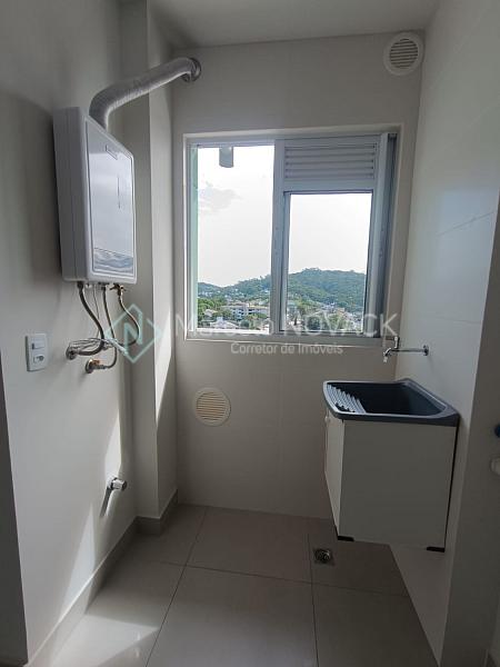 Desocupado na Próspera em Criciúma, apartamento 3 quartos sendo 01 suite, piscina — foto 2