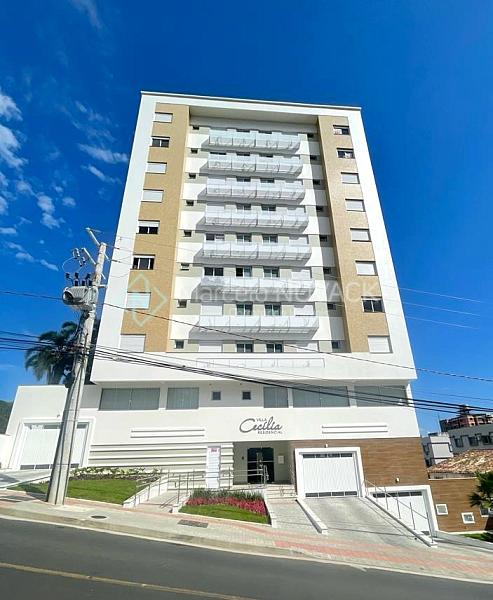 Apartamento semi mobiliado 2 quartos sendo 1 su�te em Crici�ma 26