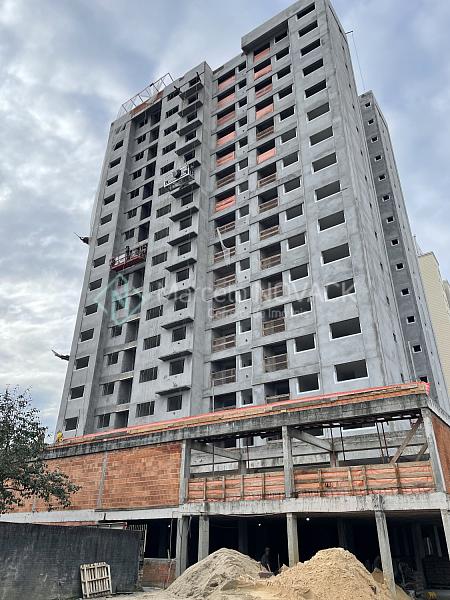 Apartamento em obras no Comerci�rio em Crici�ma 2 quartos sendo 1 su�te 23