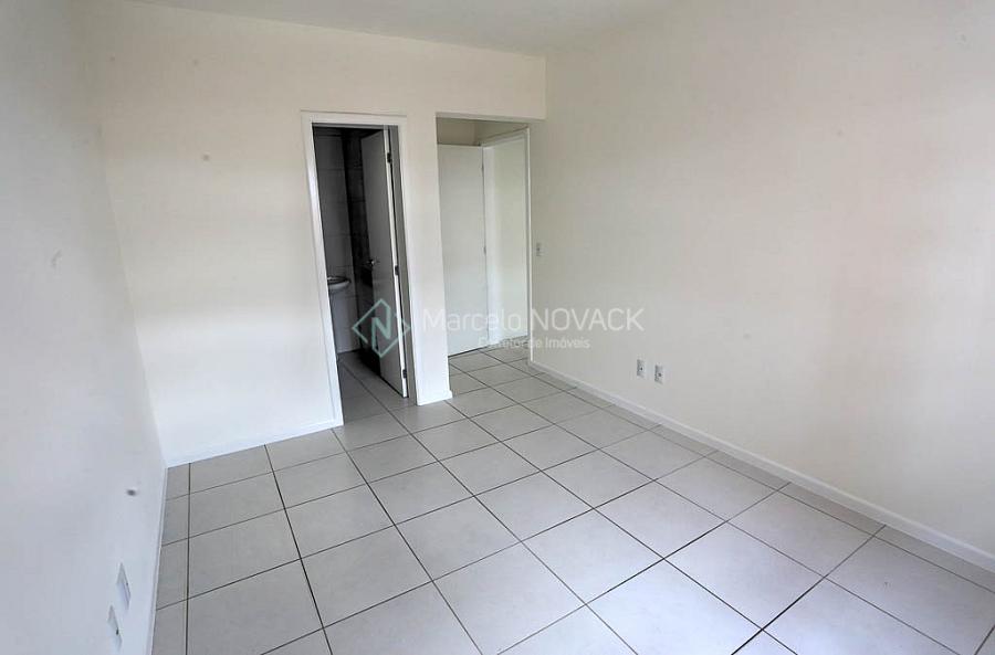 Apartamento desocupado no centro em Crici�ma, 2 quartos sendo 1 su�te 8