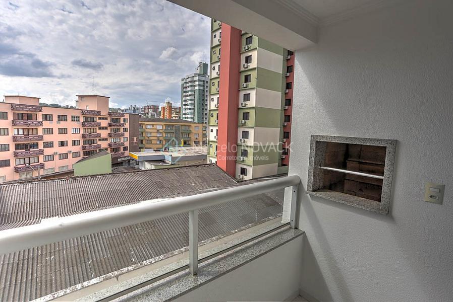 Apartamento desocupado no centro em Crici�ma, 2 quartos sendo 1 su�te 12