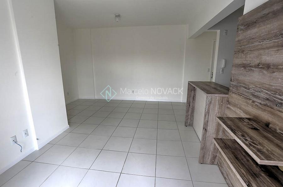 Apartamento desocupado no centro em Crici�ma, 2 quartos sendo 1 su�te 3