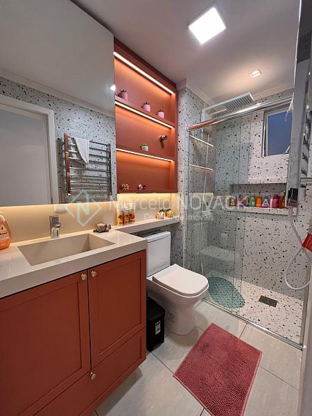 apartamento semi mobiliado no centro em Crici�ma, 2 quartos com 1 su�te 16