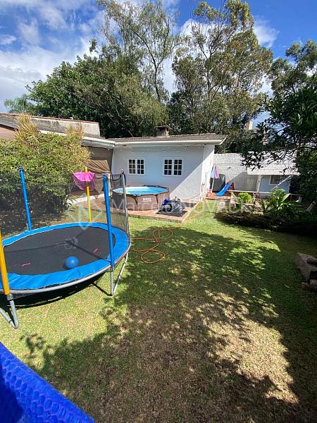 Casa Alvenaria, 3 quartos sendo 1 suite com Hidro, no Pinheirinho em Crici�ma. 2