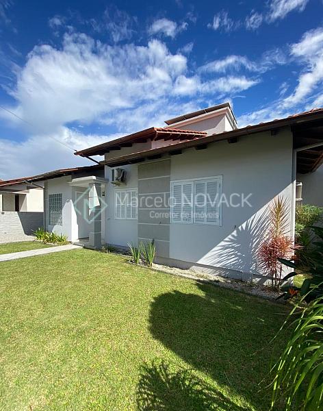 Casa Alvenaria, 3 quartos sendo 1 suite com Hidro, no Pinheirinho em Crici�ma. 3
