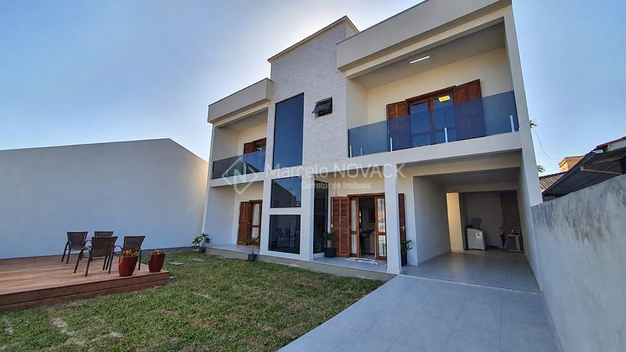 Casa de praia de alvenaria alto padr�o, mobiliada, piscina, linda, no Balne�rio Rinc�o 1