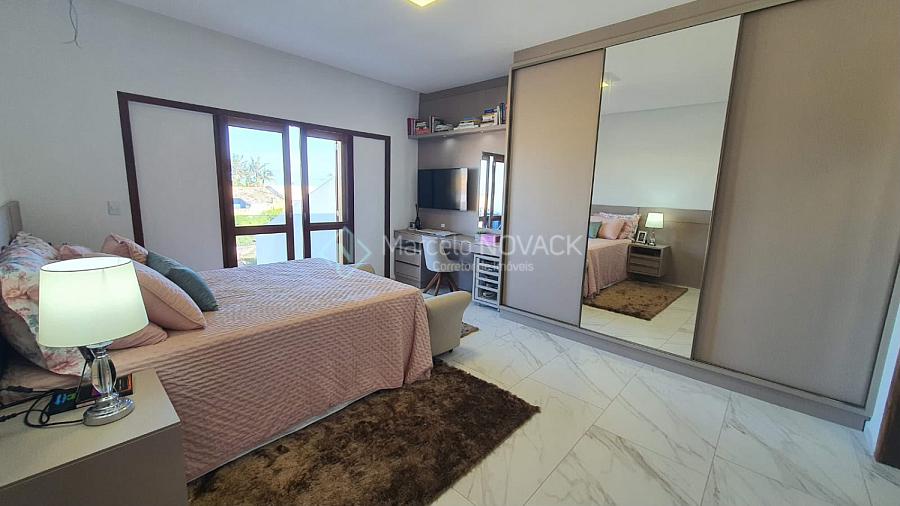 Casa de praia de alvenaria alto padr�o, mobiliada, piscina, linda, no Balne�rio Rinc�o 18