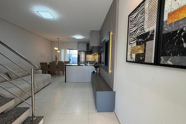 Sobrado no Bairro Espinheiros