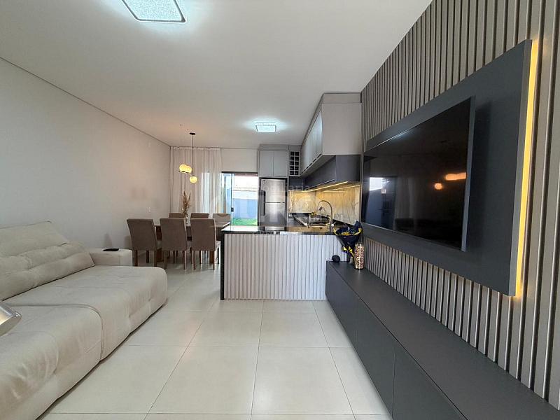 Sobrado no Bairro Espinheiros — foto 2