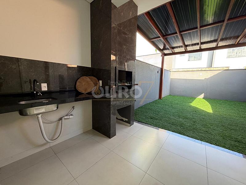 Sobrado no Bairro Espinheiros — foto 6