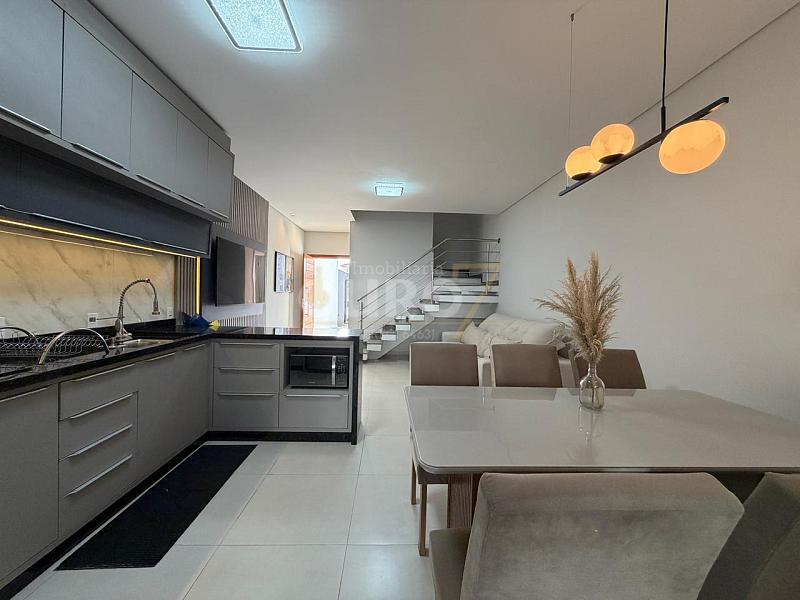 Sobrado no Bairro Espinheiros — foto 8