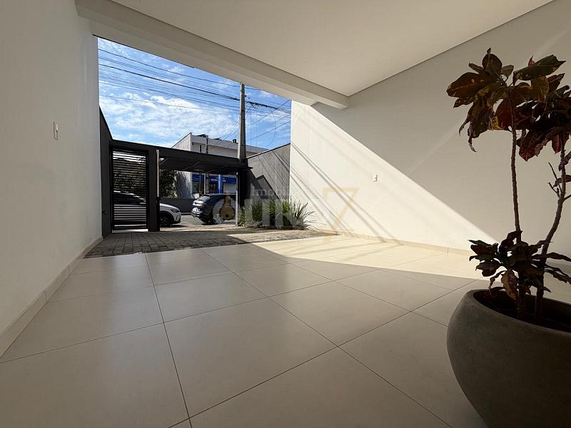 Sobrado no Bairro Espinheiros — foto 3