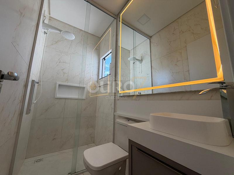 Sobrado no Bairro Espinheiros — foto 15